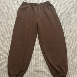 Fire & Fleur Dark Brown Sweatpants w/pockets.
